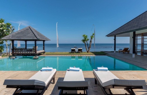 Dencarik Villa | Beachfront pool villa: Free welcome dinner!