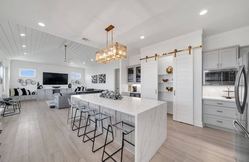 Galveston House | Beachfront Retreat | 4BR w/Ocean Views & Parking