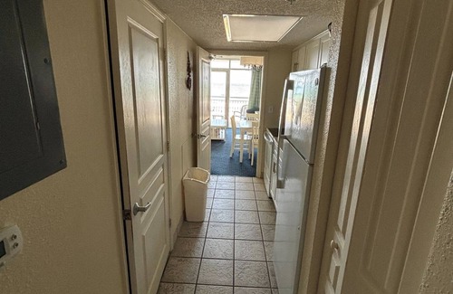 Crescent Beach Condo | Beachfront stay w/balcony & hot tubs