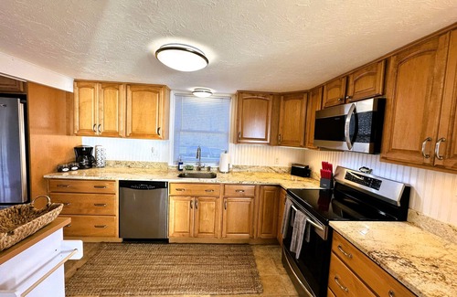 Campground Landing House | Beachfront~Seaside Sea-duction-Dog Friendly