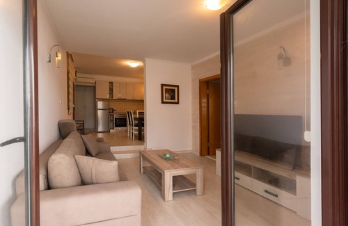 Przno Apartment | Beachfront Seaview Apartment in Rafailovici