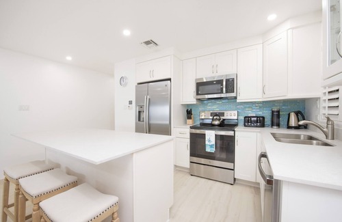 Seven Mile Beach Condo | Beachfront Seven Mile Beach - Discovery Point Club #45