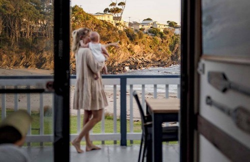Malua Bay House | Beachfront Shack · Absolute Beachfront | EV & Pet Friendly Malua Bay