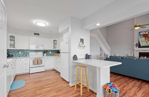 Miramar House | Beachfront | Sleeps 15 | Fenced Yard