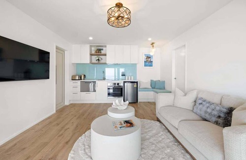 Bell Block Apartment | Beachfront Studio with Sea Views