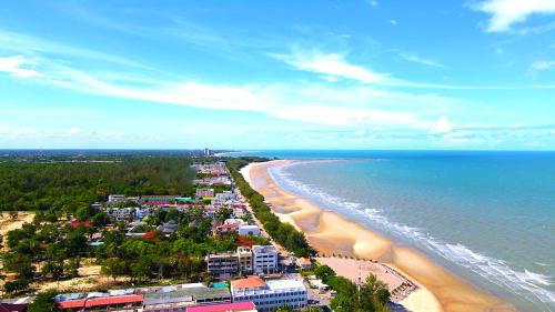 Cha-am Apartment | Beachfront Apartment with Balcony, Sea View & Pool View - Cha Am - Hua Hin
