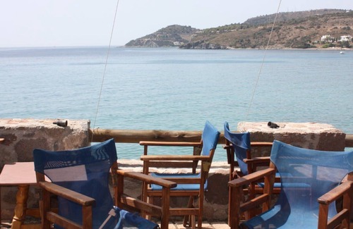 Agia Marina Bed & Breakfast | Beachfront Triple Room- Argo Seaside Stays