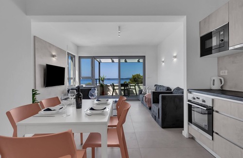 Ratac Apartment | Beachfront Vacation Apartment in Makarska, 2 Bedrooms, Balcony, Elevator
