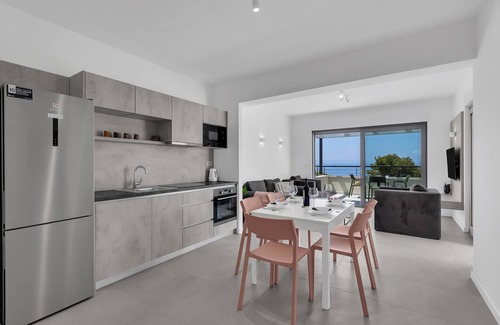 Ratac Apartment | Beachfront Vacation Apartment in Makarska, 2 Bedrooms, Balcony, Elevator