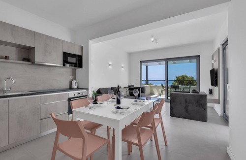 Ratac Apartment | Beachfront Vacation Apartment in Makarska, 2 Bedrooms, Balcony, Elevator