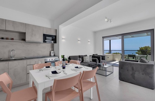 Ratac Apartment | Beachfront Vacation Apartment in Makarska, 2 Bedrooms, Balcony, Elevator