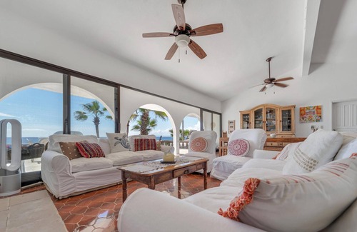 Pescadero House | Beachfront Villa + Casitas w/ pool - perfect for Reunions, Weddings & Retreats!
