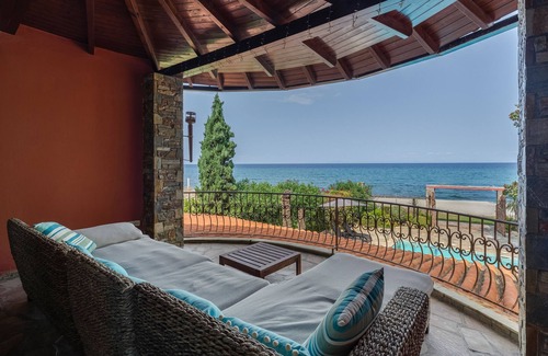 Nei Pori Villa | Beachfront " Villa Efharis "