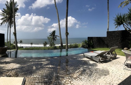 Suraberata Villa | Beachfront Villa Inca- Breakfast included