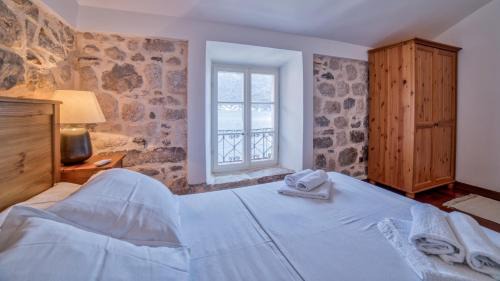 Perast Villa | Beachfront Villa Perast