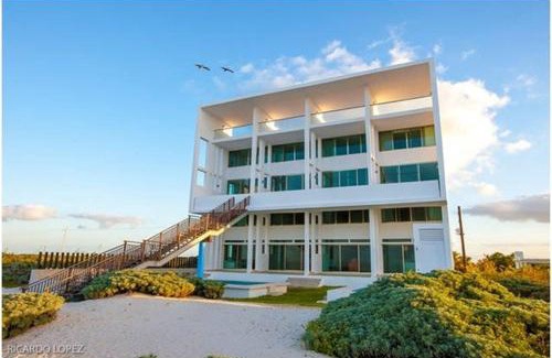 San Benito Villa | Beachfront Villa Solarium Garden House 1