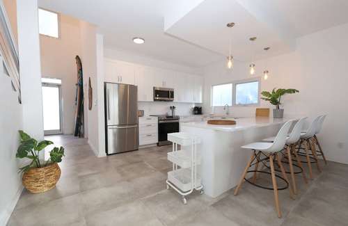 Cockburn Town Villa | Beachfront Villa -Grand Turk - Golf cart included
