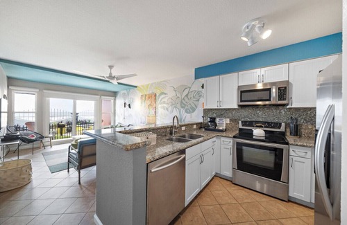 San Jacinto Condo | Beachfront w/Resort Pool