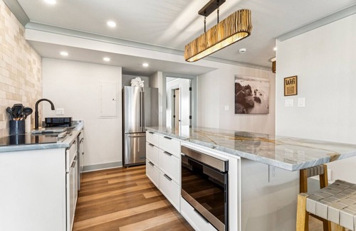 Northeast Virginia Beach Apartment | Beachfront w/Views | Pool | Gym