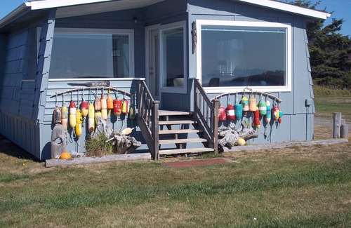 Lopez Island Cabin | Beachfront with Spectacular Sunsets. Lopez Island