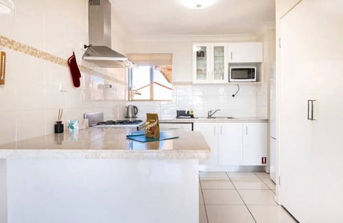 Wynnum Apartment | Beachfront Wynnum Apartmentn