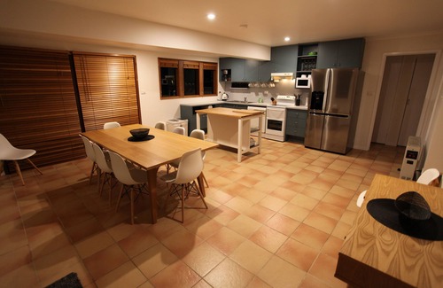 Lilli Pilli House | Beachgum: a cozy cabin on a wooded acre of beachfront with its own tennis court.