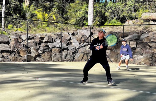 Lilli Pilli House | Beachgum: a cozy cabin on a wooded acre of beachfront with its own tennis court.