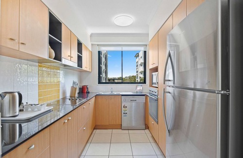 Alexandra Headland Apartment | Beachside 2-Bed with Pools, Gym, BBQ and Parking