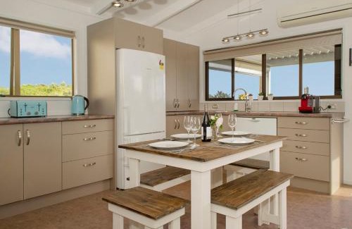 Kuaotunu House | Beachside Beauty - Kuaotunu Holiday Home