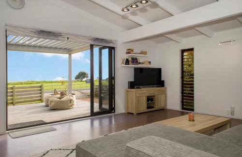 Kuaotunu House | Beachside Beauty - Kuaotunu Holiday Home
