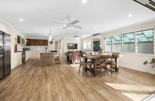Currimundi House | Beachside beauty - walk to surf, lake & cafés