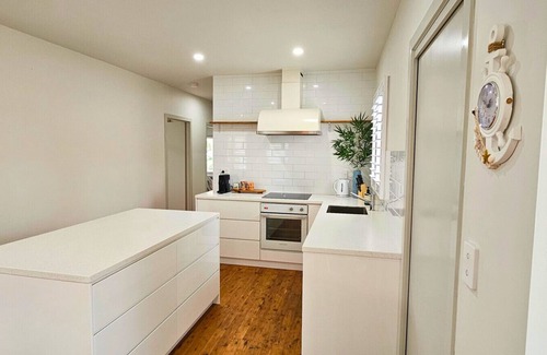 Margate House | Beachside Bliss at Margate Sea-Esta
