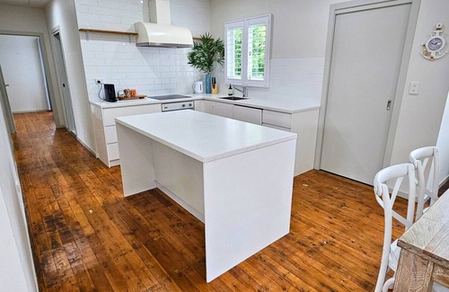 Margate House | Beachside Bliss at Margate Sea-Esta