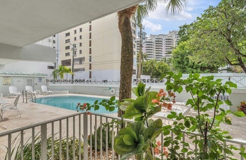 Key Biscayne House | Beachside Bliss: One-Bedroom perfect vacation parking included