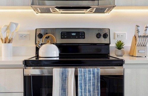 Dania Beach Apartment | Beachside Comfort & Convenience: 3 Mins to Sand, 8 Mins to FLL Airport