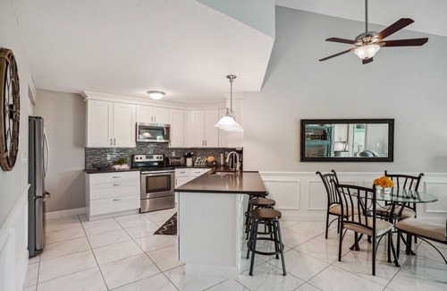 Isla del Sol Condo | Beachside condo with pool, hot tub, close to beaches, WiFi, AC, washer/dryer