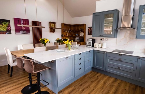 Burmarsh House | Beachside Family Home. 5 Bedrooms, Spacious, Luxurious & Well Equipped