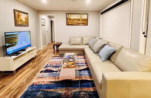 Penna House | Beachside home near Hobart airport