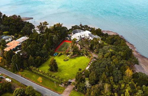 Laingholm Apartment | Beachside Luxury - Laingholm Holiday Apartment