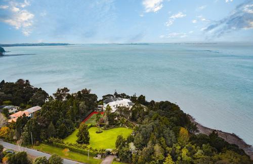 Laingholm Apartment | Beachside Luxury - Laingholm Holiday Apartment