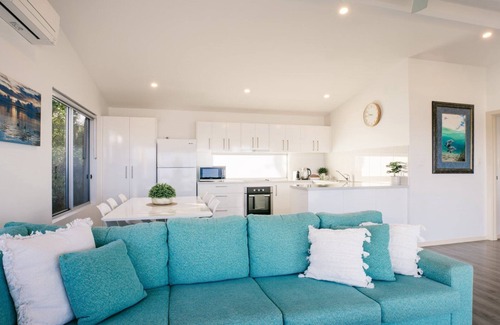 Lake Wangary House | Beachside owns one of the best positions in Coffin Bay Absolute Beachfront