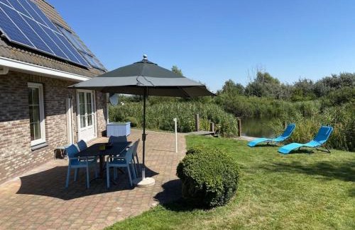 Makkum House | Beachvilla Ijsselmeerblik