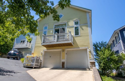 Michigan City House | Beachwalk Guest Cottage Across from Lake Michigan