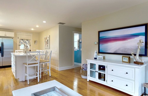 Pine Point House | Beachwood Cottage by Bayley Vacation Rentals