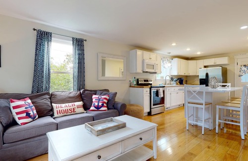 Pine Point House | Beachwood Cottage by Bayley Vacation Rentals
