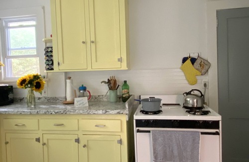 East Marion Cottage | Beachy Cottage by the Bay