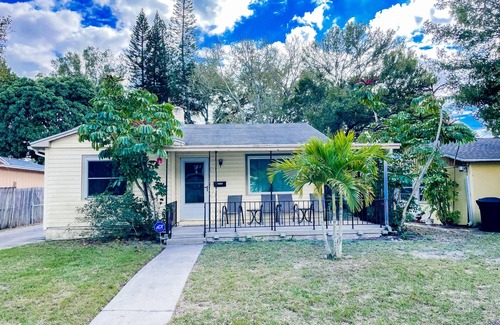 Gulfport House | Beachy House-Home away from home