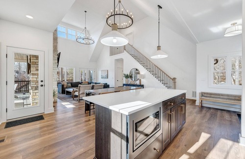 High Point House | Beacon Pointe, New 7-Bed Lakefront Luxury w/Covered Decks + Heated Salt Water Pool, Hot Tub, Dock!