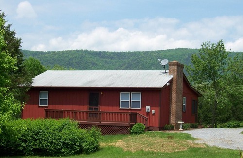 Rileyville Cabin | Bear Bluff- pet friendly home on the river!