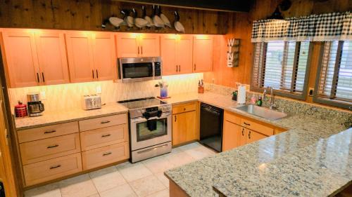 Sunriver House | Bear Cabin - 5min walk to village & 12 SHARC passes